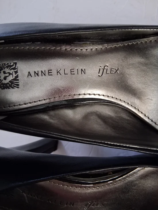 Anne Klein Black Leather Women's Pumps - Picture 4 of 6